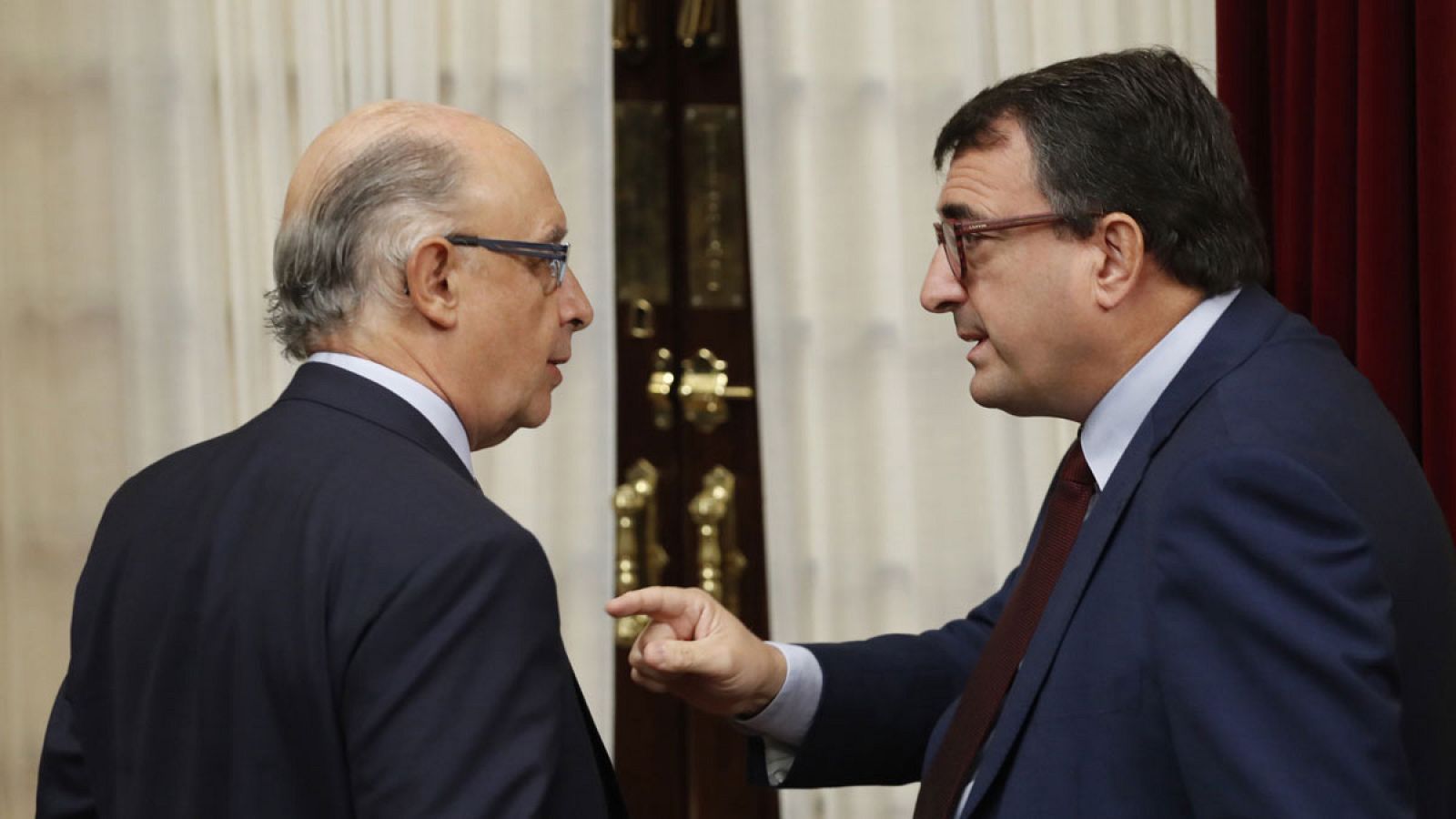 Cristóbal Montoro y Aitor Esteban en el Congreso de los DIputados