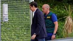 La UCO registra el despacho de Zaplana, que pasará la noche en los calabozos de Tres Cantos, en Madrid