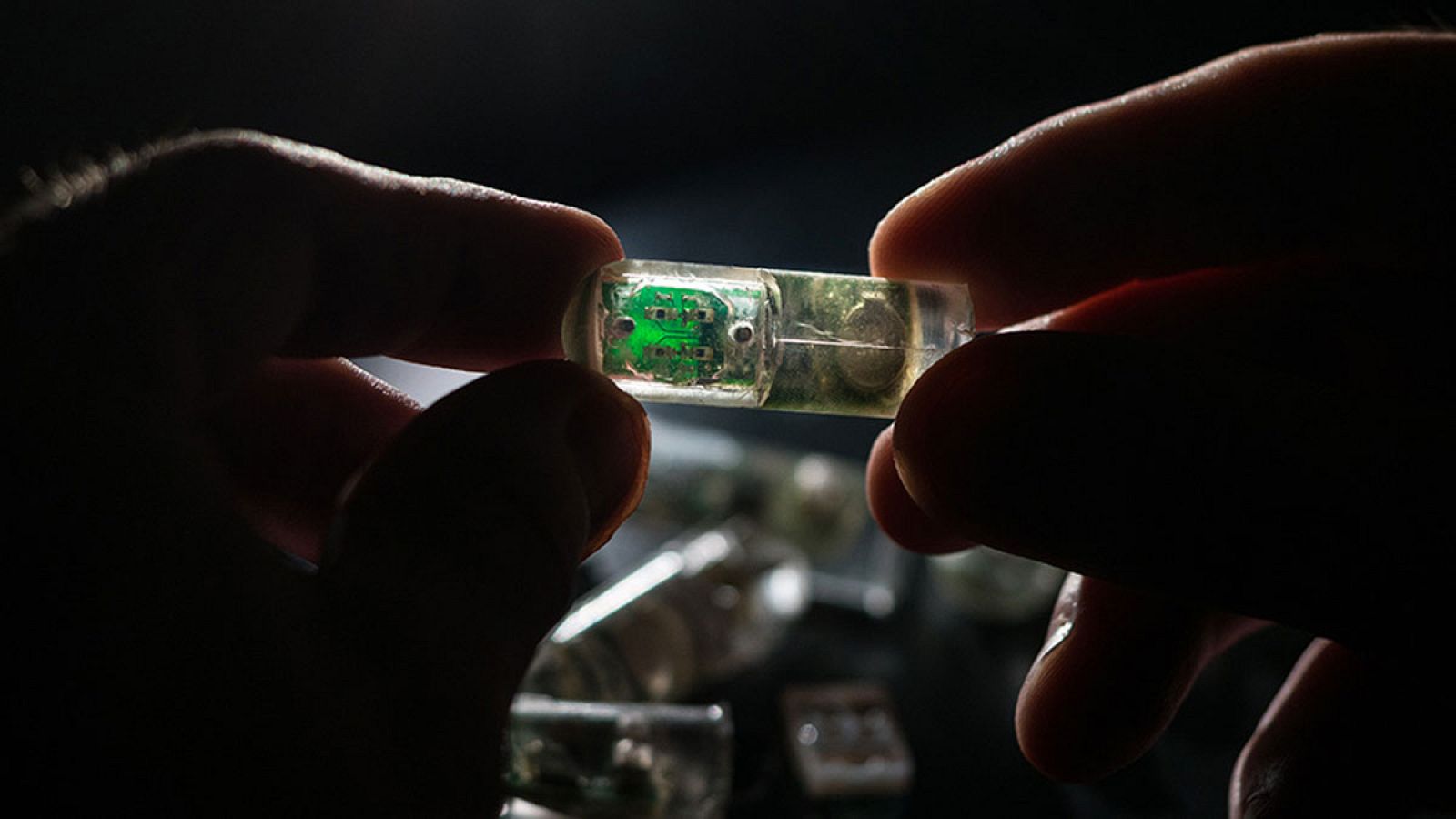 El sensor es un cilindro de aproximadamente 3,8 centímetros de largo.