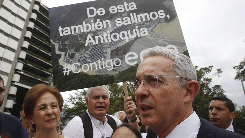Uribe niega vínculos con el narcotráfico y achaca la acusación a tiempos electorales