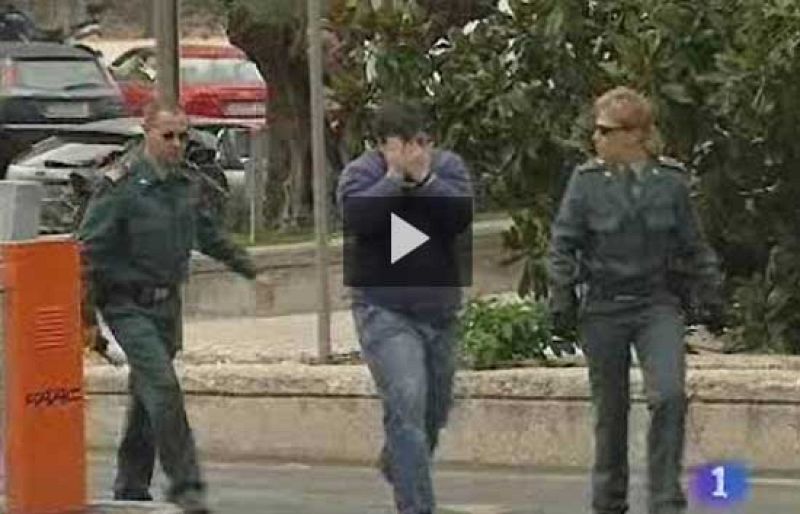 Un profesor acusado de abusos sexuales reconoce haber fotografiado a un alumno semidesnudo