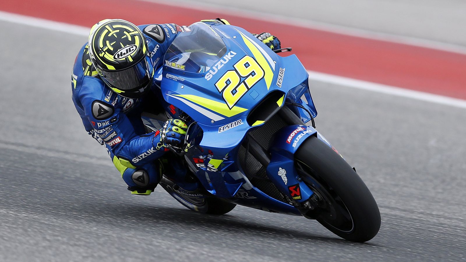 Iannone lidera una jornada plagada de incidentes y con Pirro en el hospital