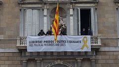Torra ordena desplegar una pancarta en la Generalitat a favor de los políticos presos y huidos
