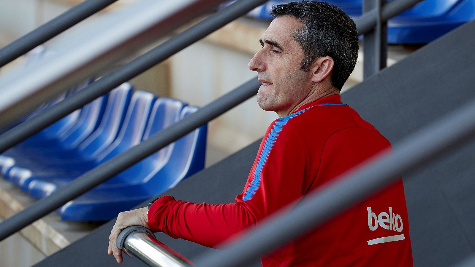 Ernesto Valverde, en un entrenamiento del Barcelona