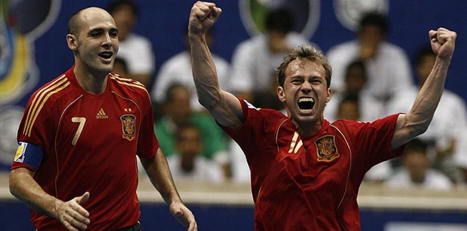 España busca ser primera de grupo