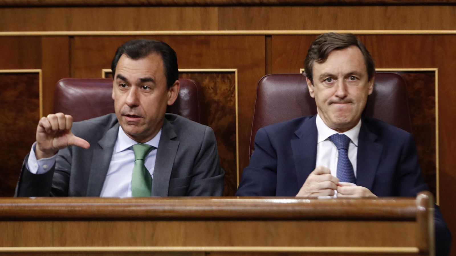 El portavoz parlamentario del PP, Rafael Hernando, y el coordinador general de la formación Fernando Martínez-Maíllo