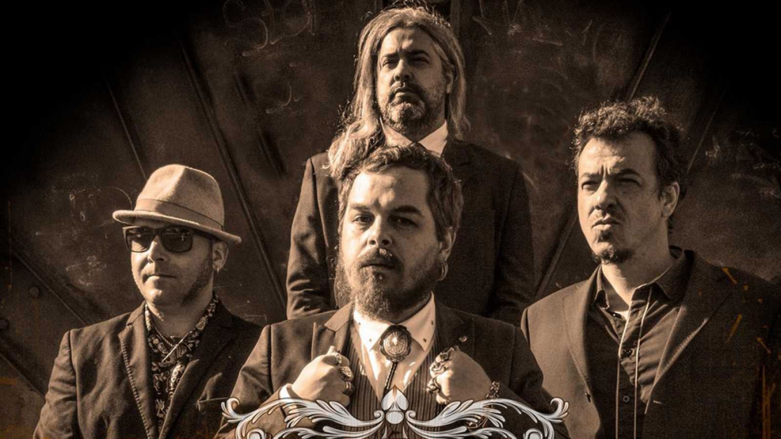 Jimmy Barnatán junto a The Coconers