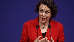 La ministra de Migraciones prioriza la acogida y es prudente sobre el estatus de los rescatados del Aquarius