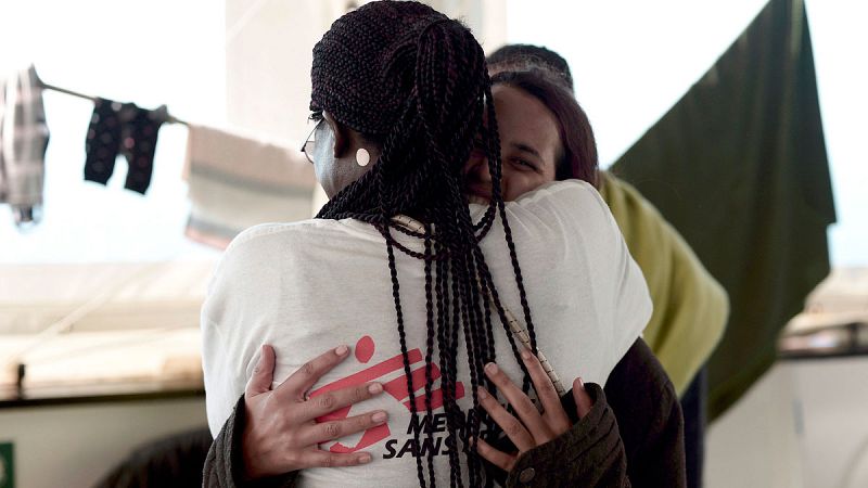 Un infierno, el calvario del mar..., y Europa: desembarco de emociones en el Aquarius