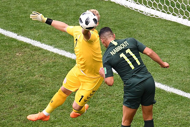 Australia sigue viva tras un meritorio empate ante Dinamarca