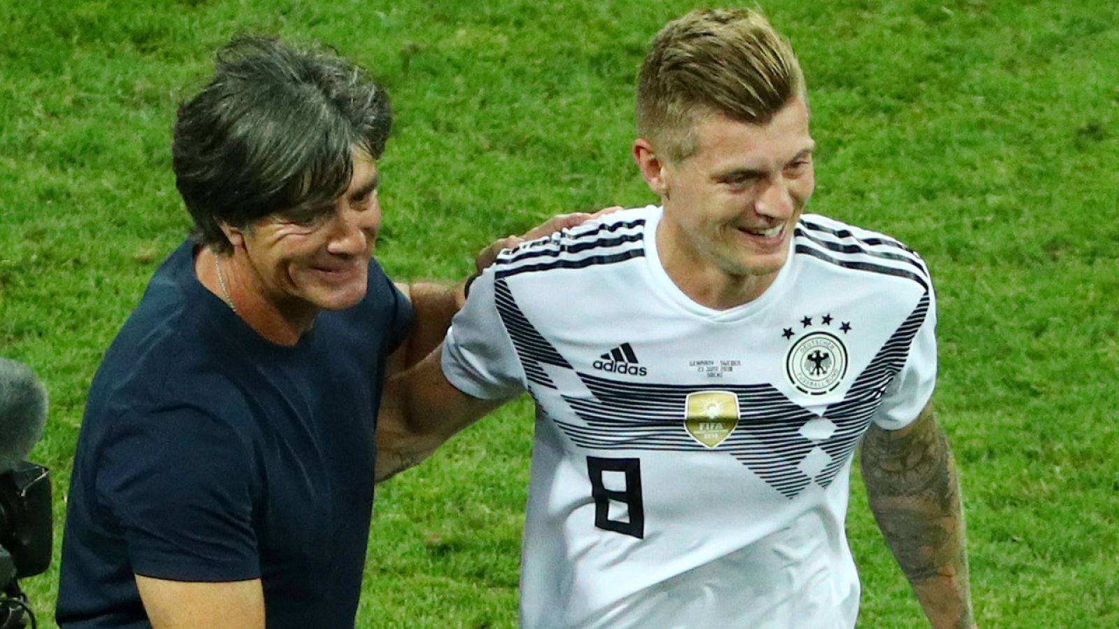 Löw y Kroos, felices tras la victoria ante Suecia