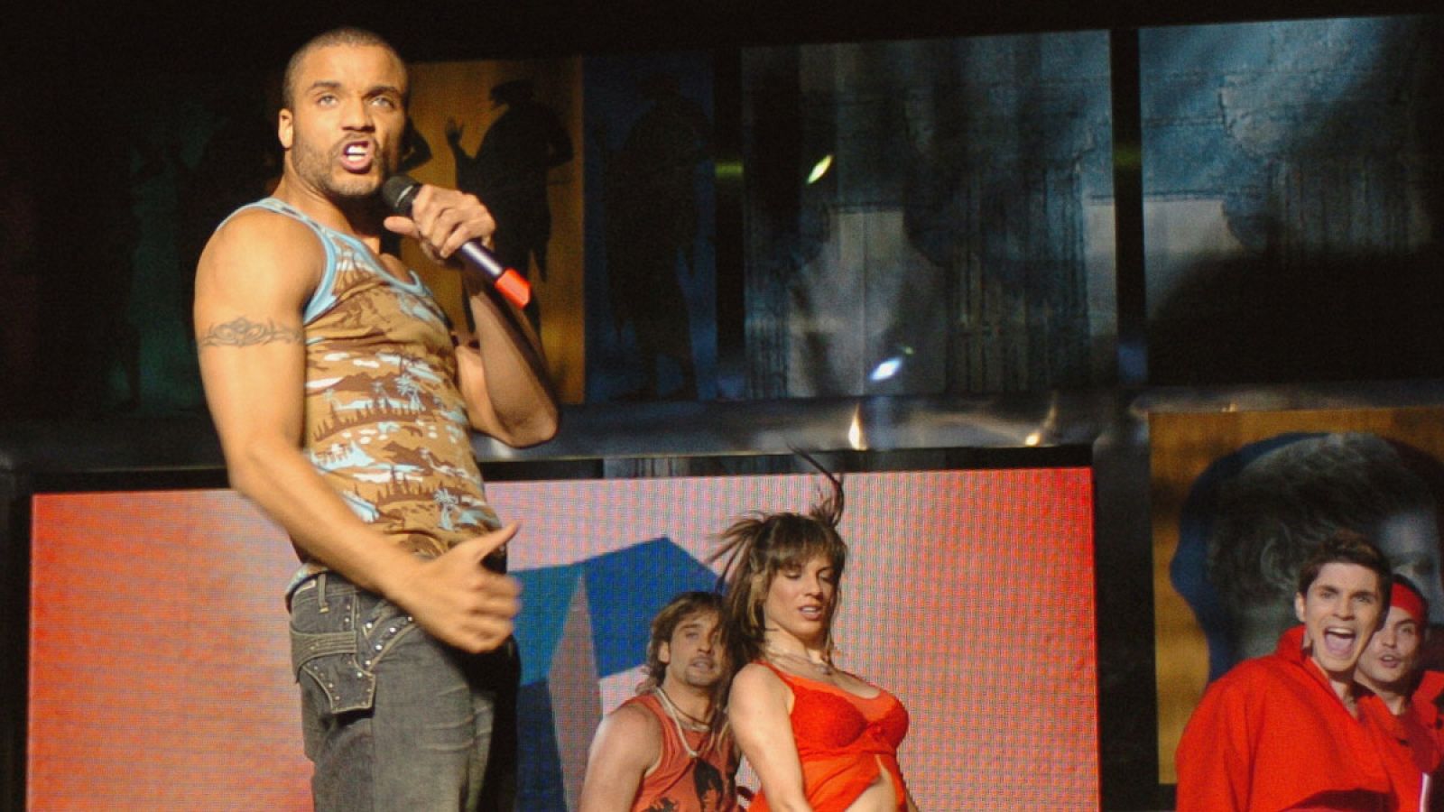 Edu del Prado durante una actuación del grupo Upa Dance en 2005