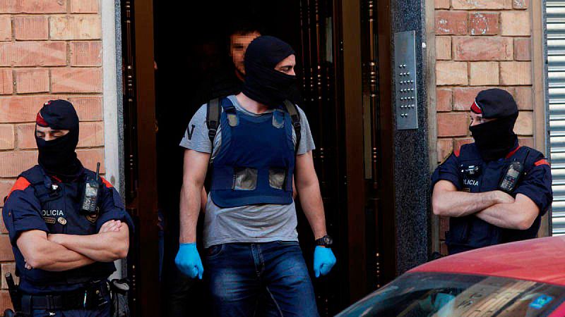 Los Mossos inician el despliegue de las pistolas eléctricas en Girona