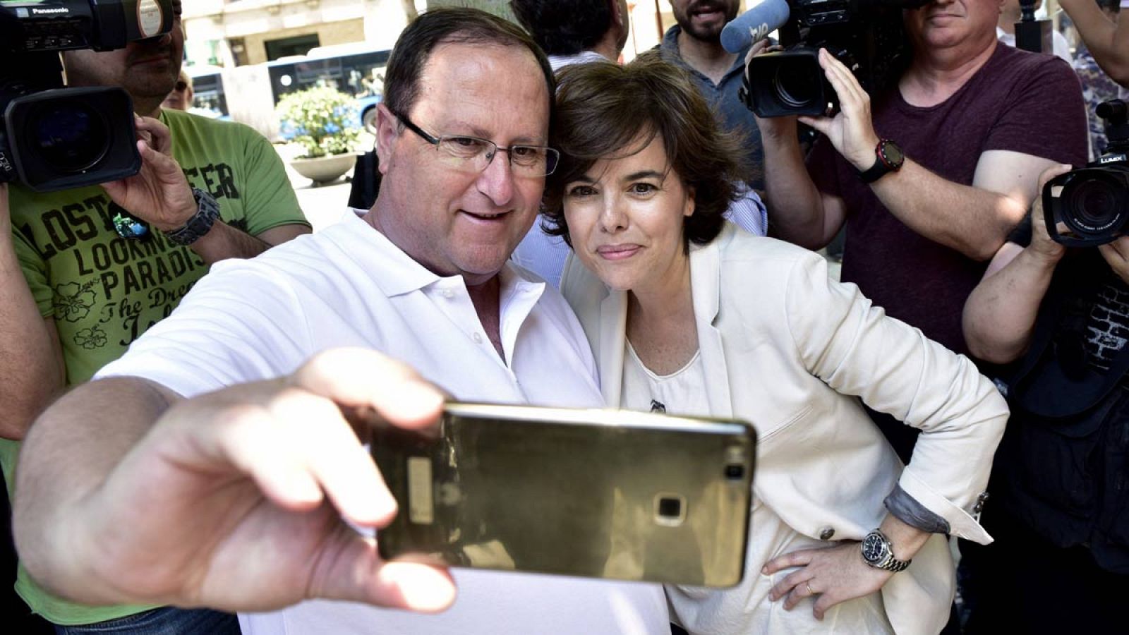 Santamaría hace campaña en Mallorca para las 'primarias' en el PP