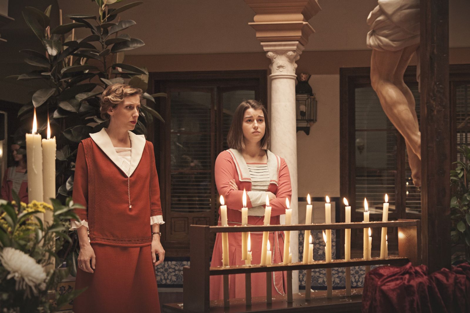 Ángela, incapaz de controlar sus sentimientos, provoca un pequeño altercado