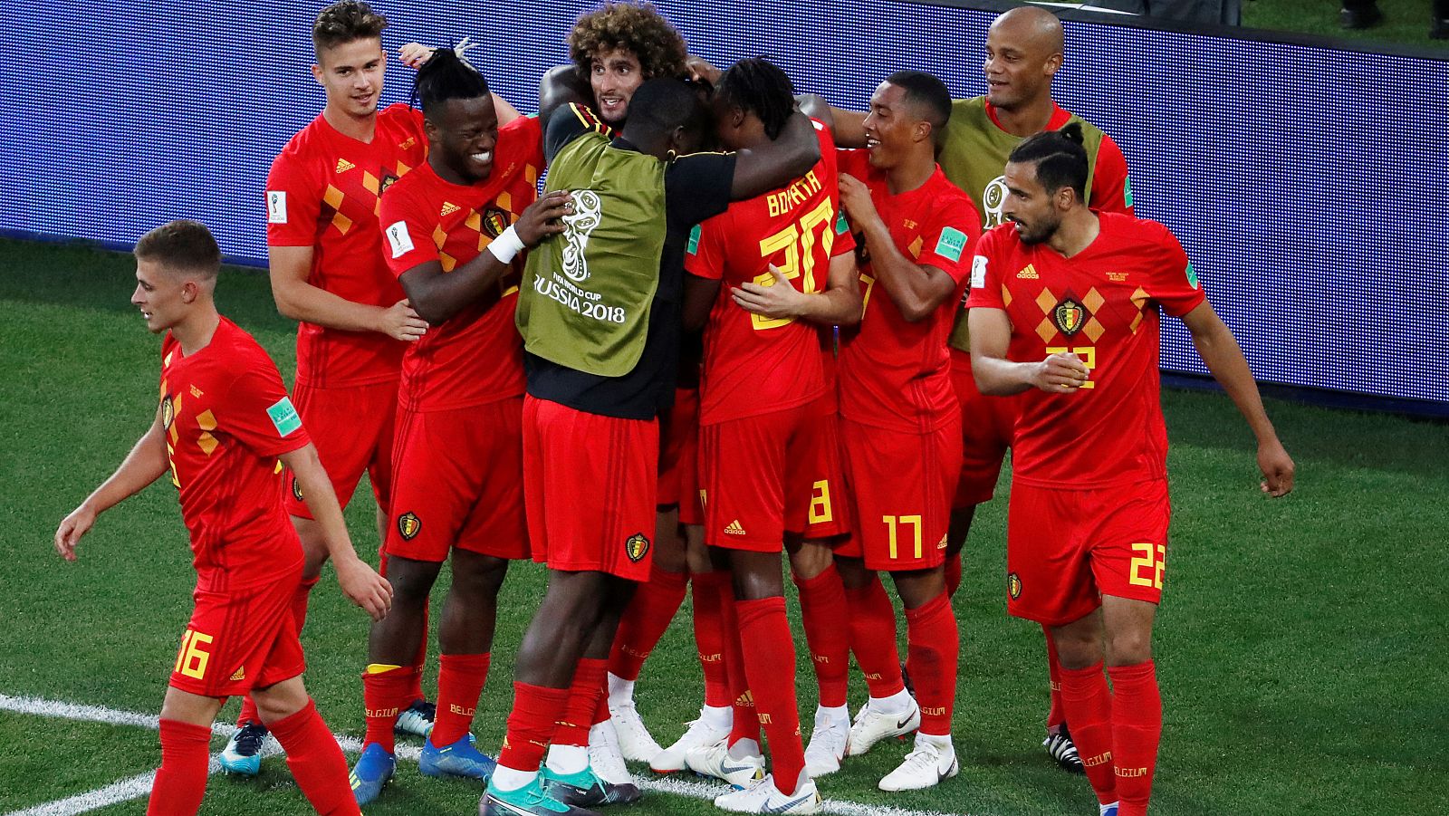 Bélgica se lleva el 'liderato envenenado' ante Inglaterra