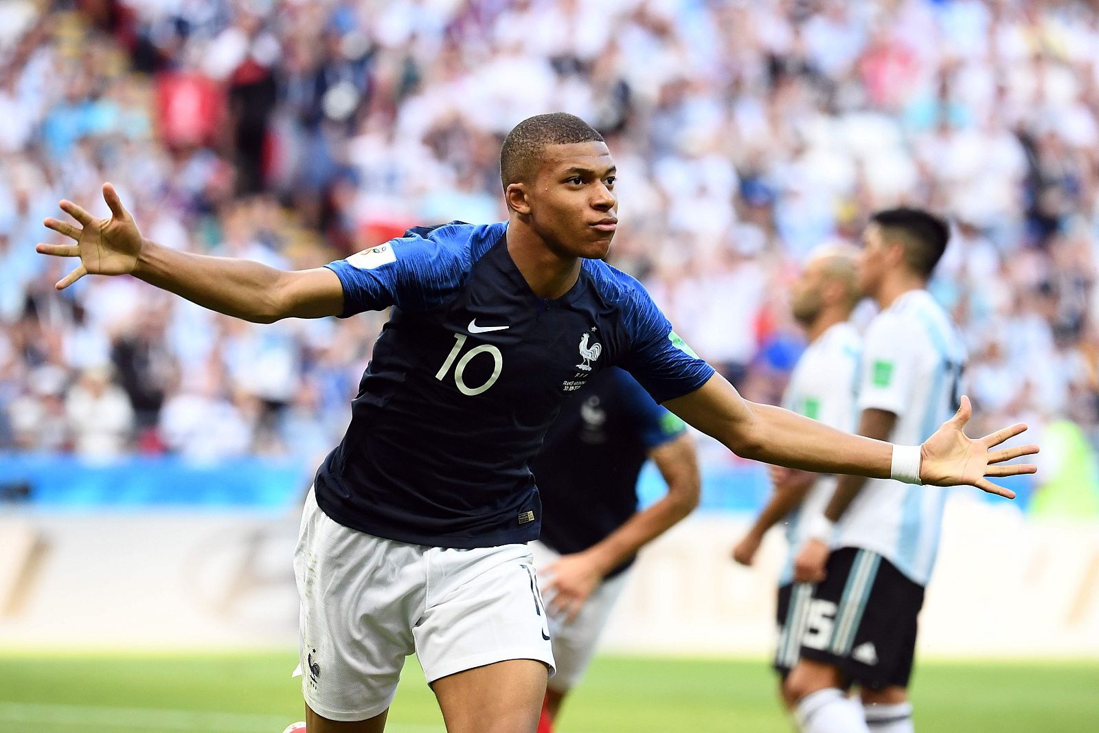 Mbappé celebra uno de los goles que ha anotado ante Argentina