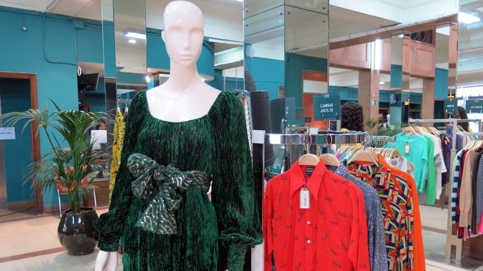 La tienda Vintalogy es el nuevo templo de la ropa de épocas pasadas.