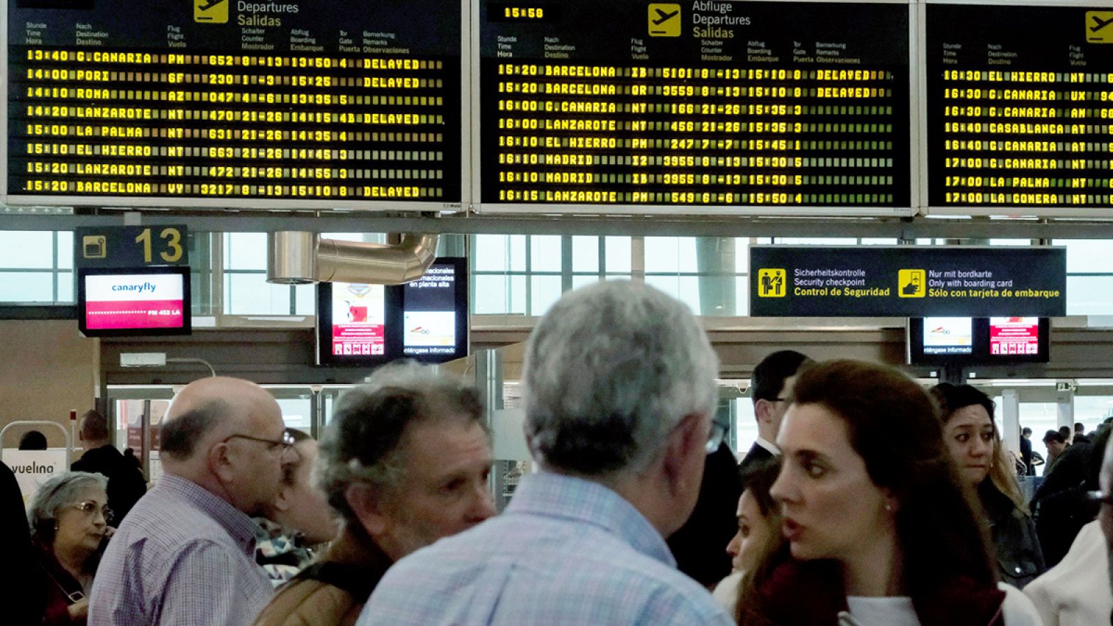 Pasajeros en la zona de salidas del Aeropuerto Tenerife Norte.