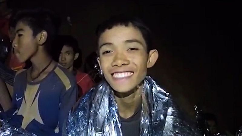 Los tailandeses atrapados en la cueva reciben sus primeras lecciones de buceo