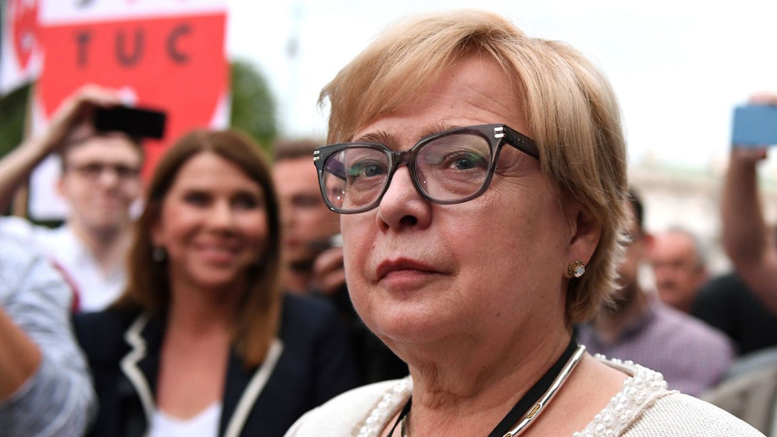 Malgorzata Gersdorf, presidenta del Tribunal Supremo de Polonia, en una manifestación en Varsovia
