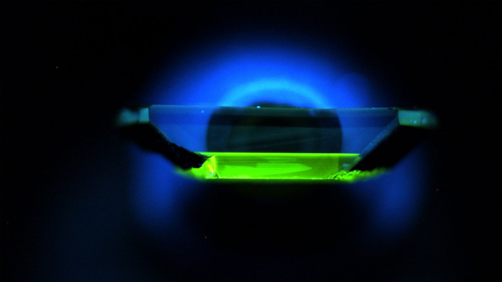 El desafío clave en la creación de repetidores cuánticos ha sido encontrar un material que pudiera almacenar y trasferir cúbits.