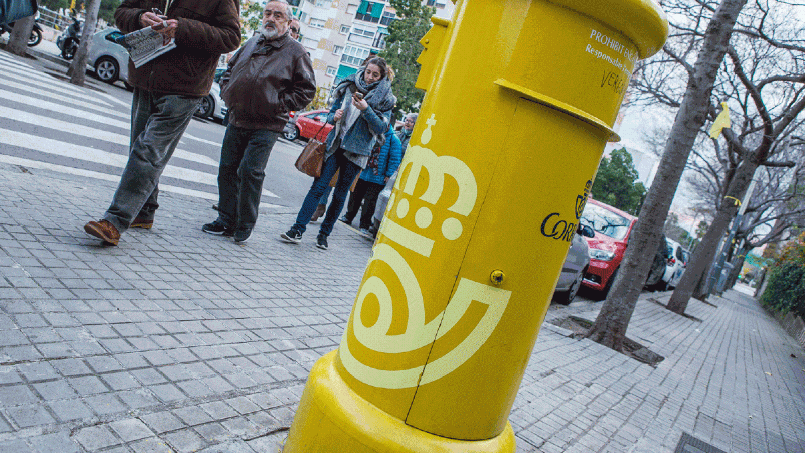 Un buzón de Correos en Barcelona en una imagen de archivo