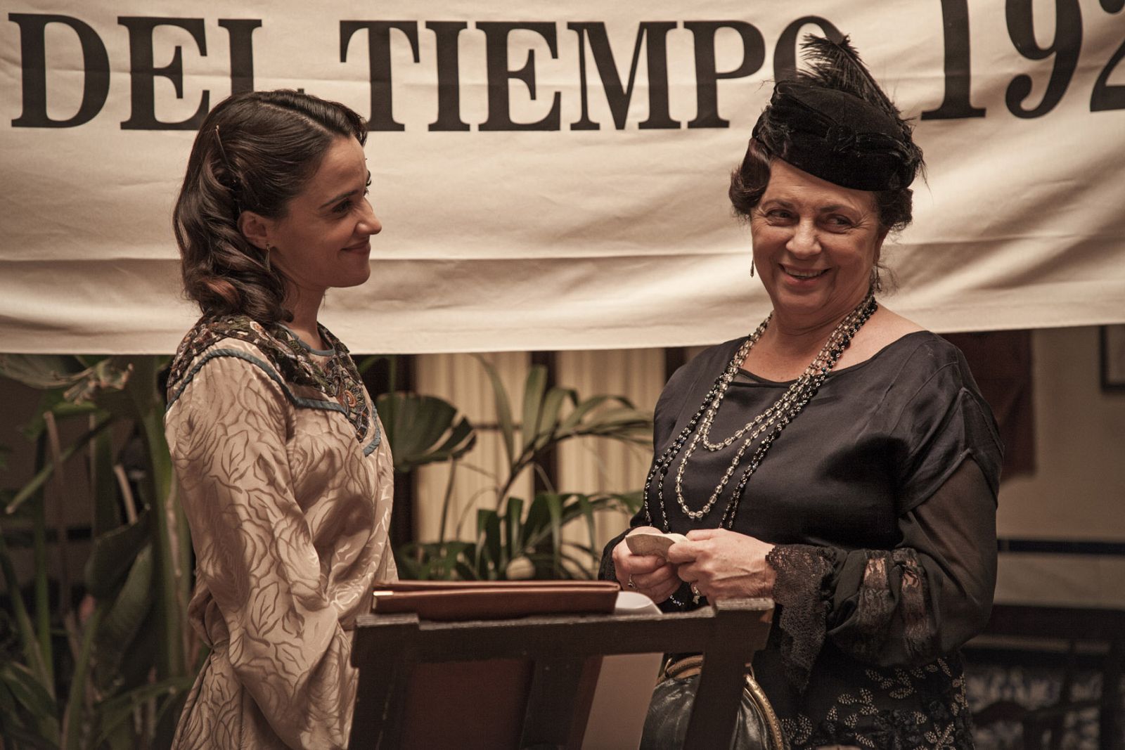 La crisis matrimonial de Manuela obligará a su madre a ponerse al frente de la academia