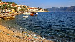 La basura en las playas de las islas del Mediterráneo se triplica en verano