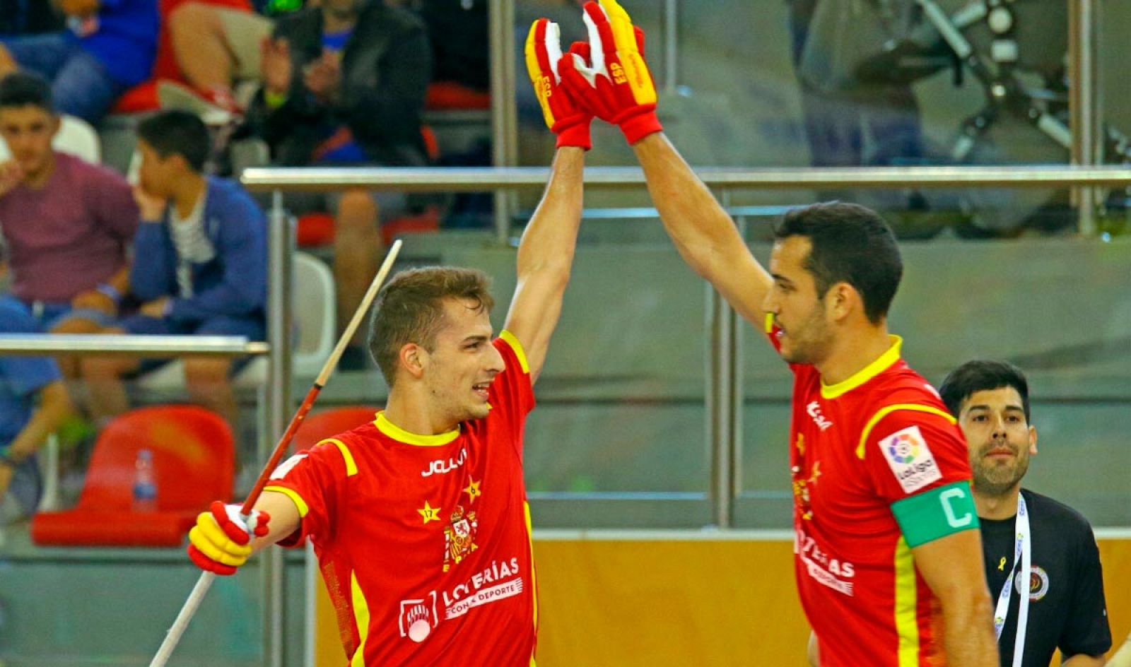 Los españoles celebran su victoria ante Alemania.