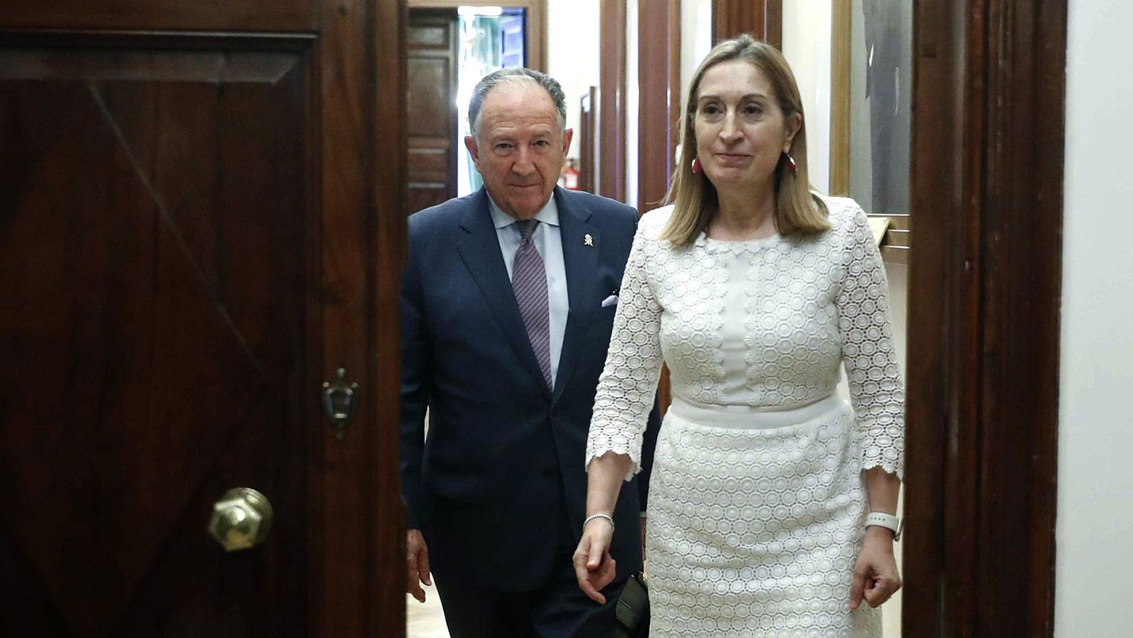 El directo del Centro Nacional de Inteligencia, Felix Sanz Roldán, junto a la presidenta del Congresa, Ana Pastor