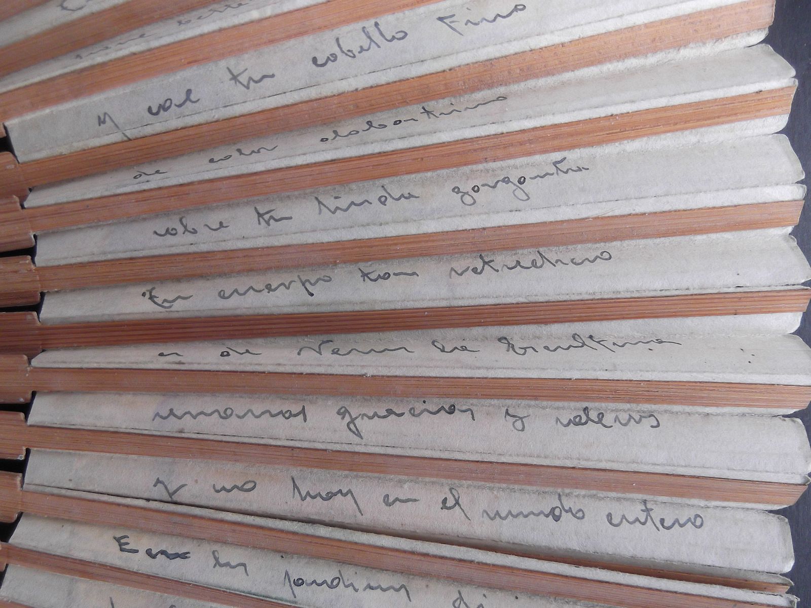 Detalle de la carta original escrita en un abanico