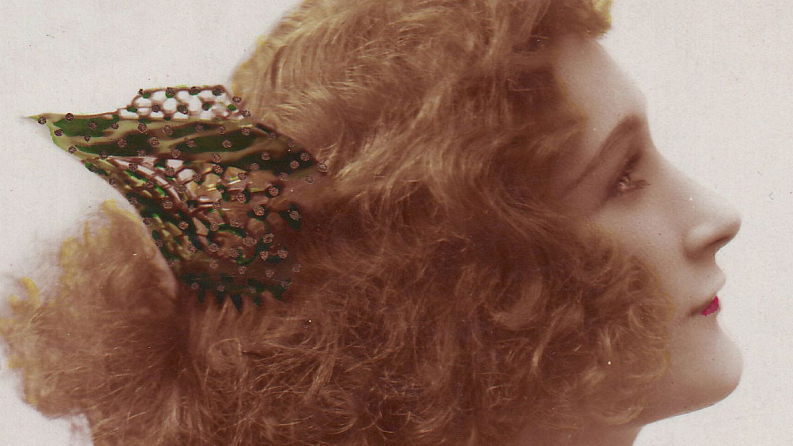 Un peinado en la foto de una postal de época, donde se mandan unas letras