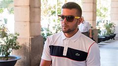 Detenido un miembro de 'La Manada' por intentar robar unas gafas de sol y atropellar a dos vigilantes