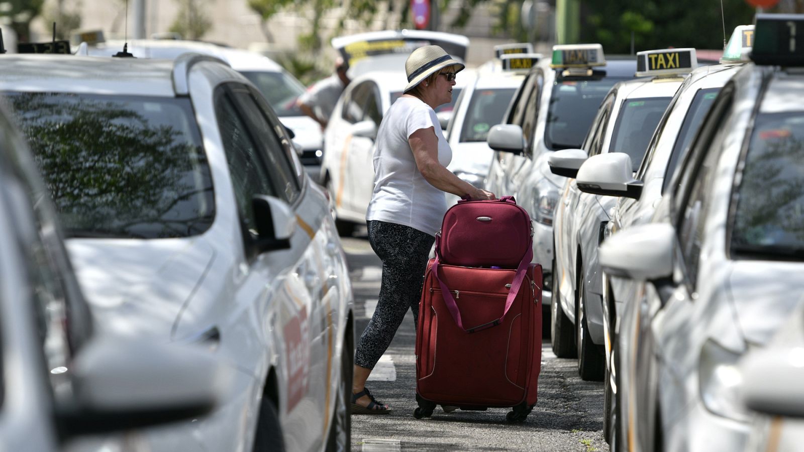 Taxistas de Sevilla en plena huelga contra las cuotas de VTC