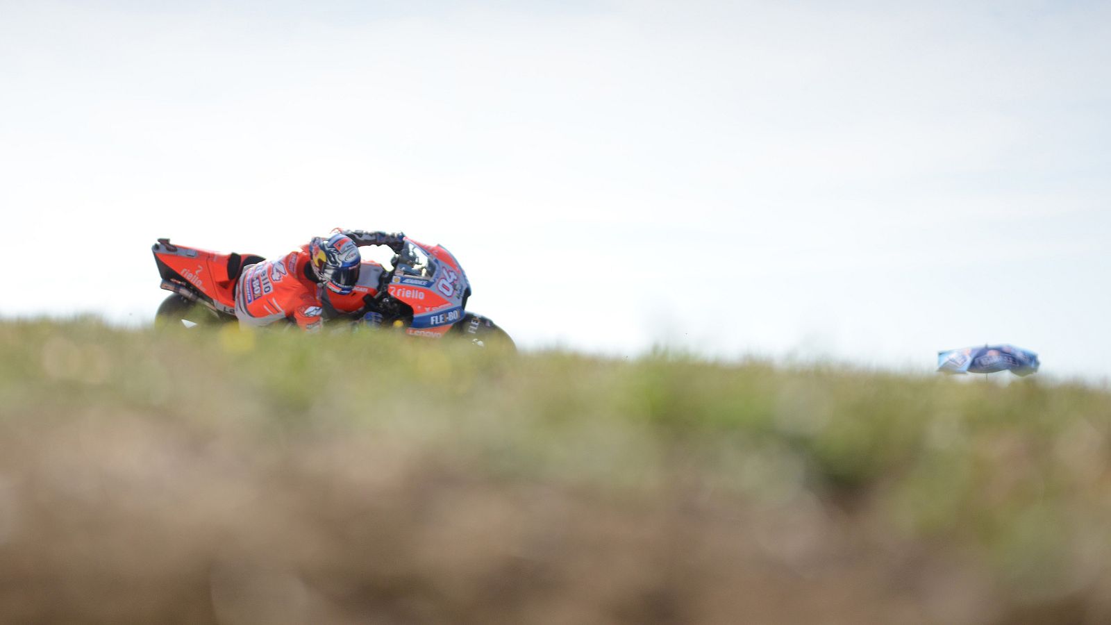 Dovizioso consigue la 'pole' con una última gran vuelta