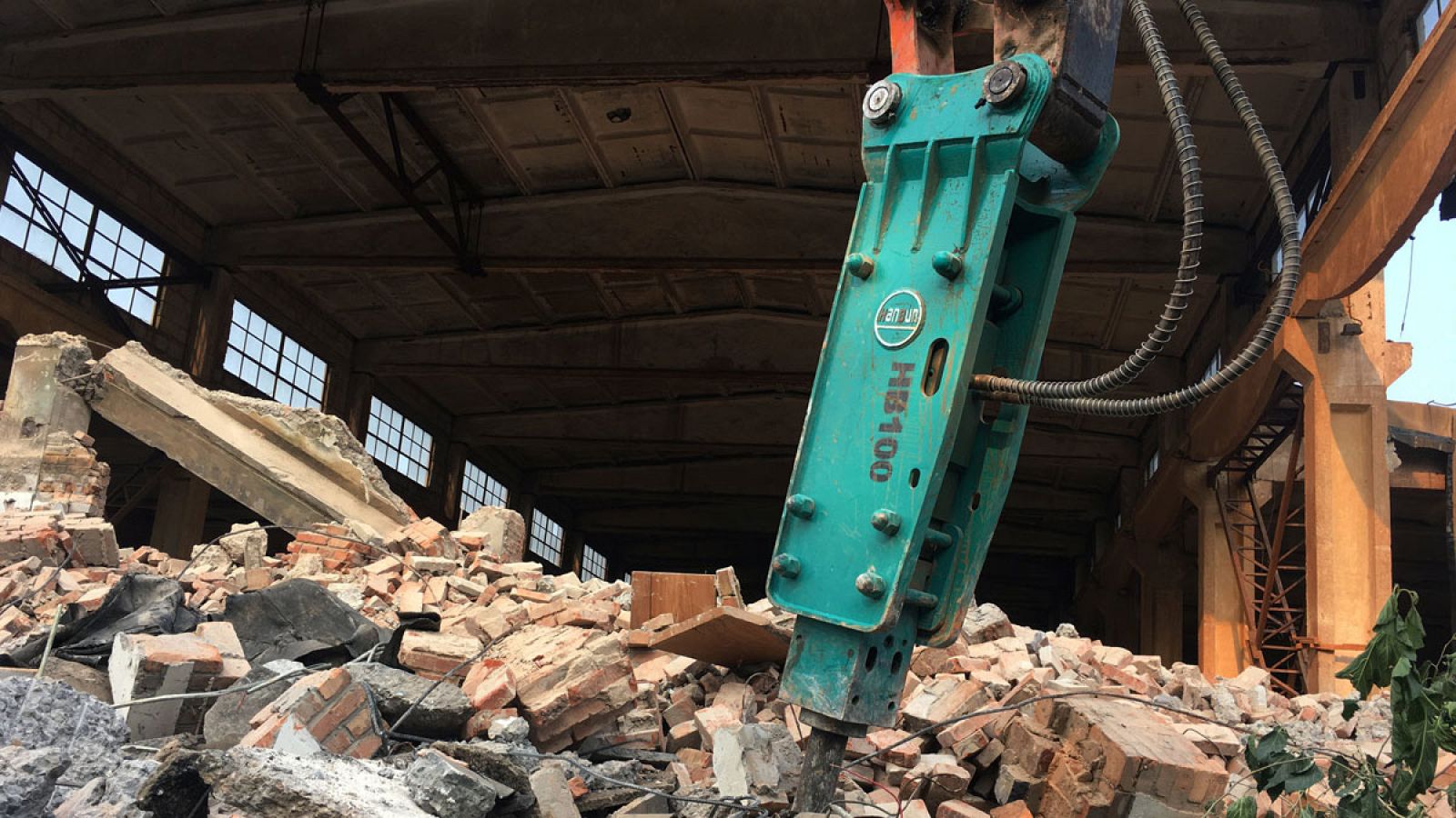 Ai Weiwei denuncia en las redes sociales la demolición de su estudio en Pekín