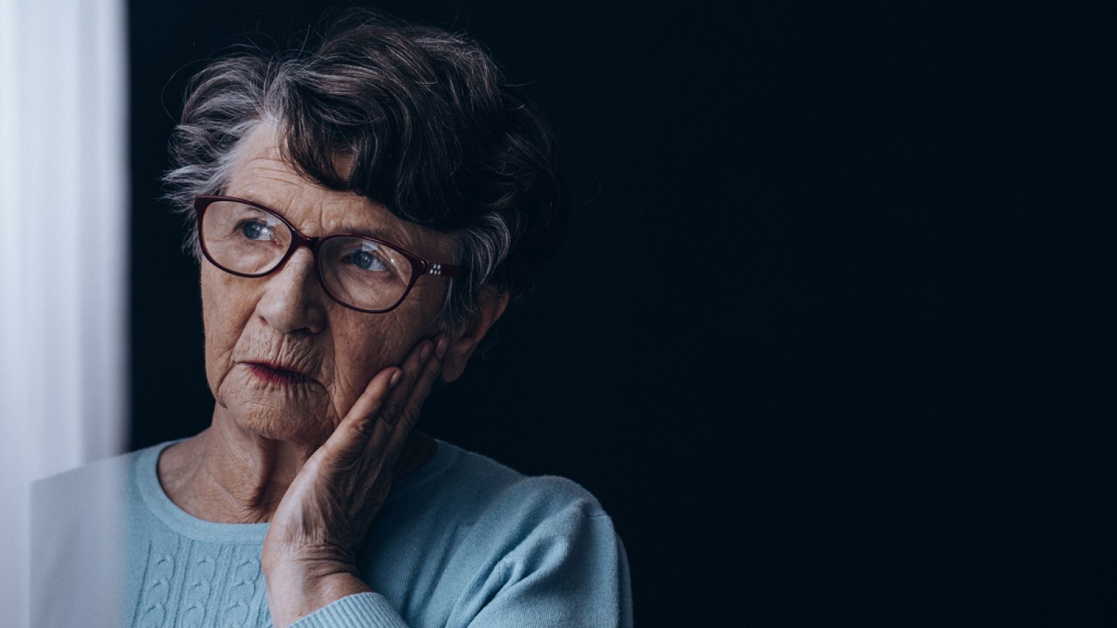 El alzhéimer se caracteriza por pérdida severa de la memoria y una disminución precipitada de la función cognitiva.