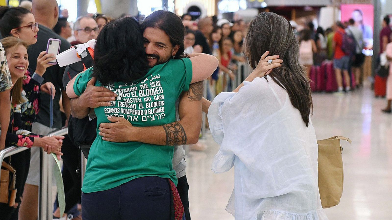 Francisco Canales, miembro de la Flotilla de la Libertad, a su llegada esta mañana al aeropuerto Barajas