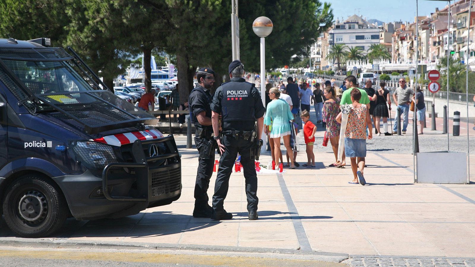 Dispositivo policial en Cambrils el día después del atentado