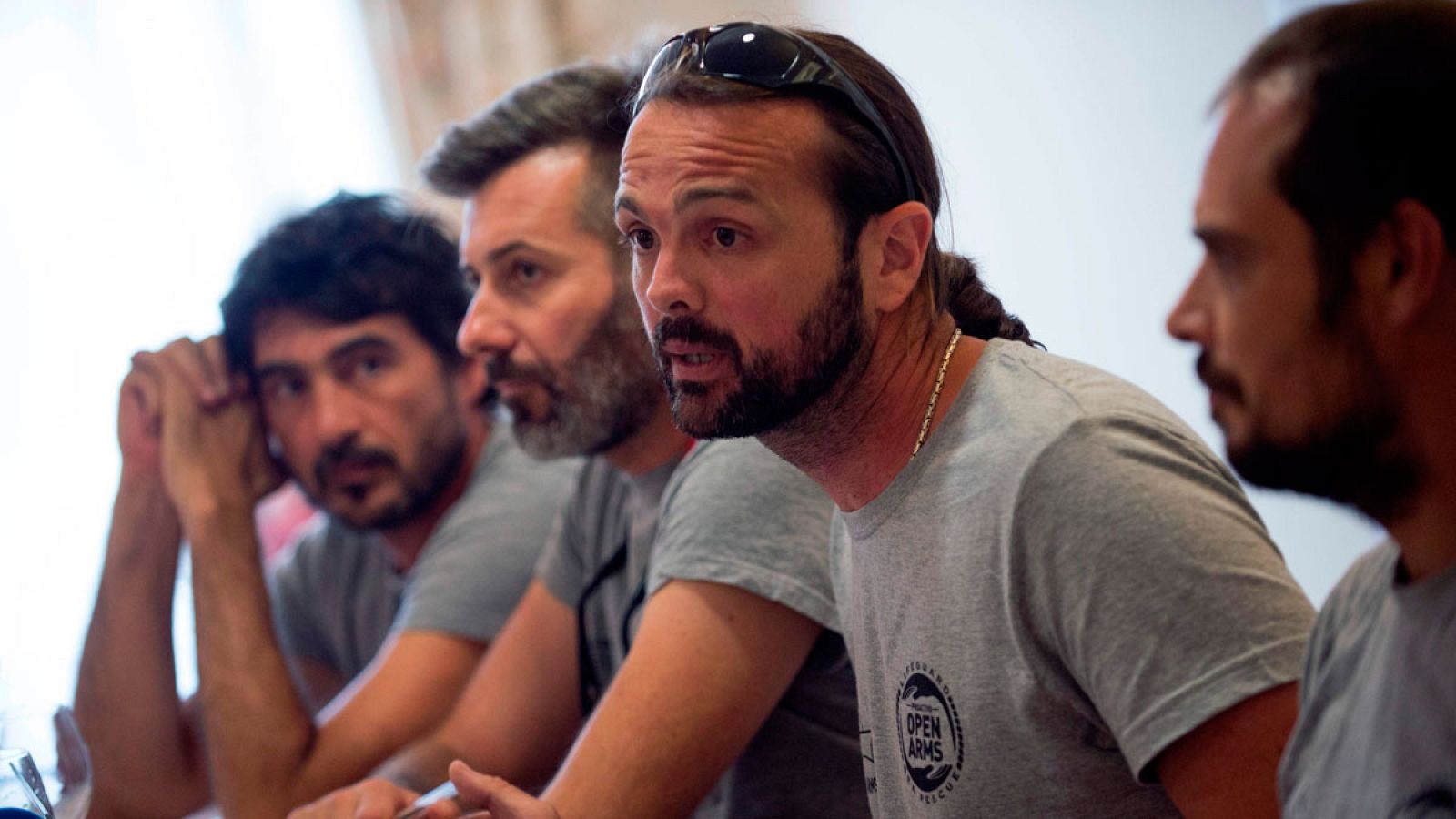 Riccardo Gatti denuncia que el Gobierno ha incumplido la normativa internacional de trasladar a los rescatados a puerto seguro en el menor tiempo posible