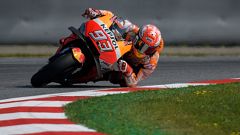Marc Márquez da un recital en los segundos libres bajo la lluvia