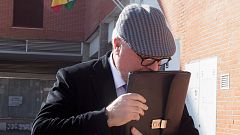 El juez mantiene en prisión al comisario Villarejo y pone una fianza de un millón a su socio Rafael Redondo