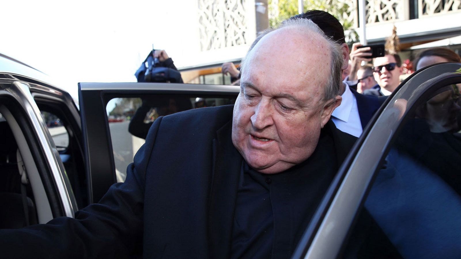 El exarzobispo australiano Philip Wilson cumplirá bajo arresto domiciliario la pena por encubrir a un pederasta