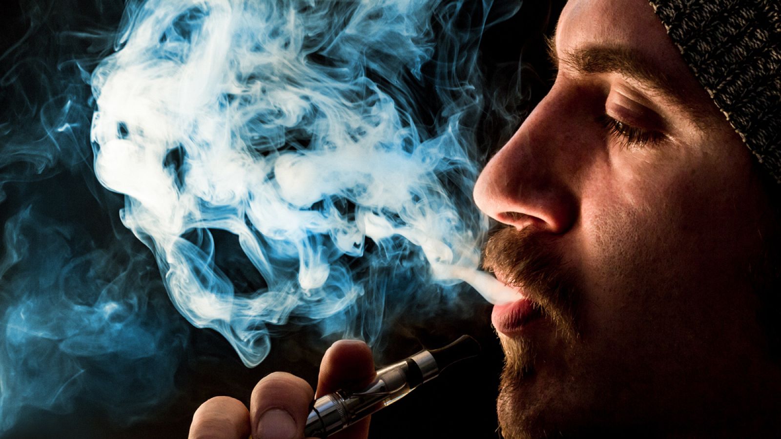 Un nuevo trabajo científico certifica que los cigarrillos electrónicos pueden ser más dañinos de lo que se pensaba.