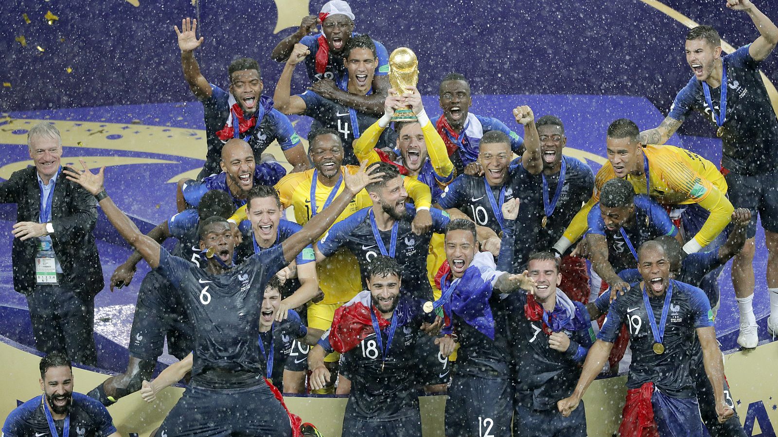 Francia encabeza el ranking FIFA y España asciende al noveno puesto