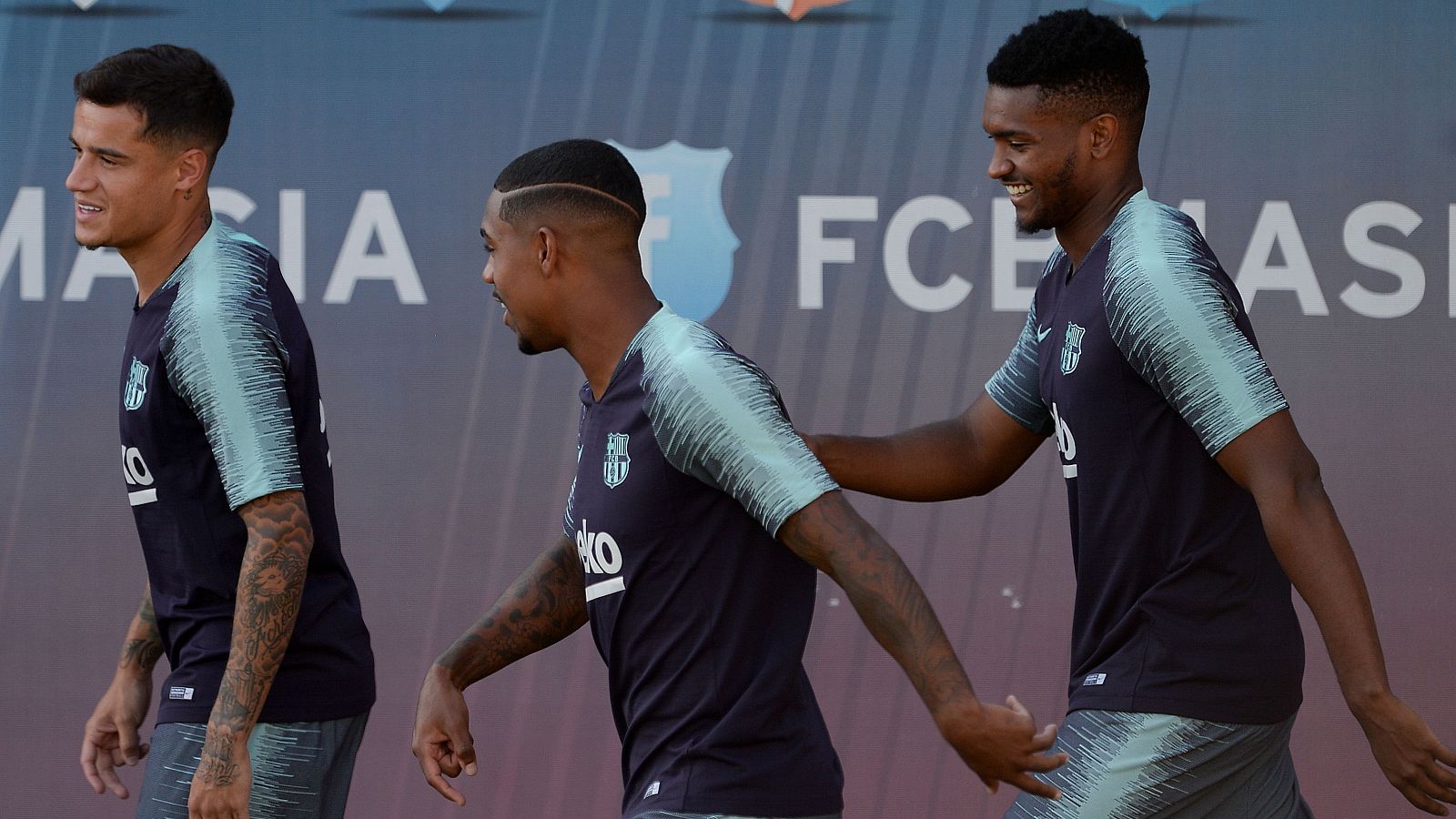 El brasileño Marlon, primero por la derecha, en un entrenamiento del Barça.