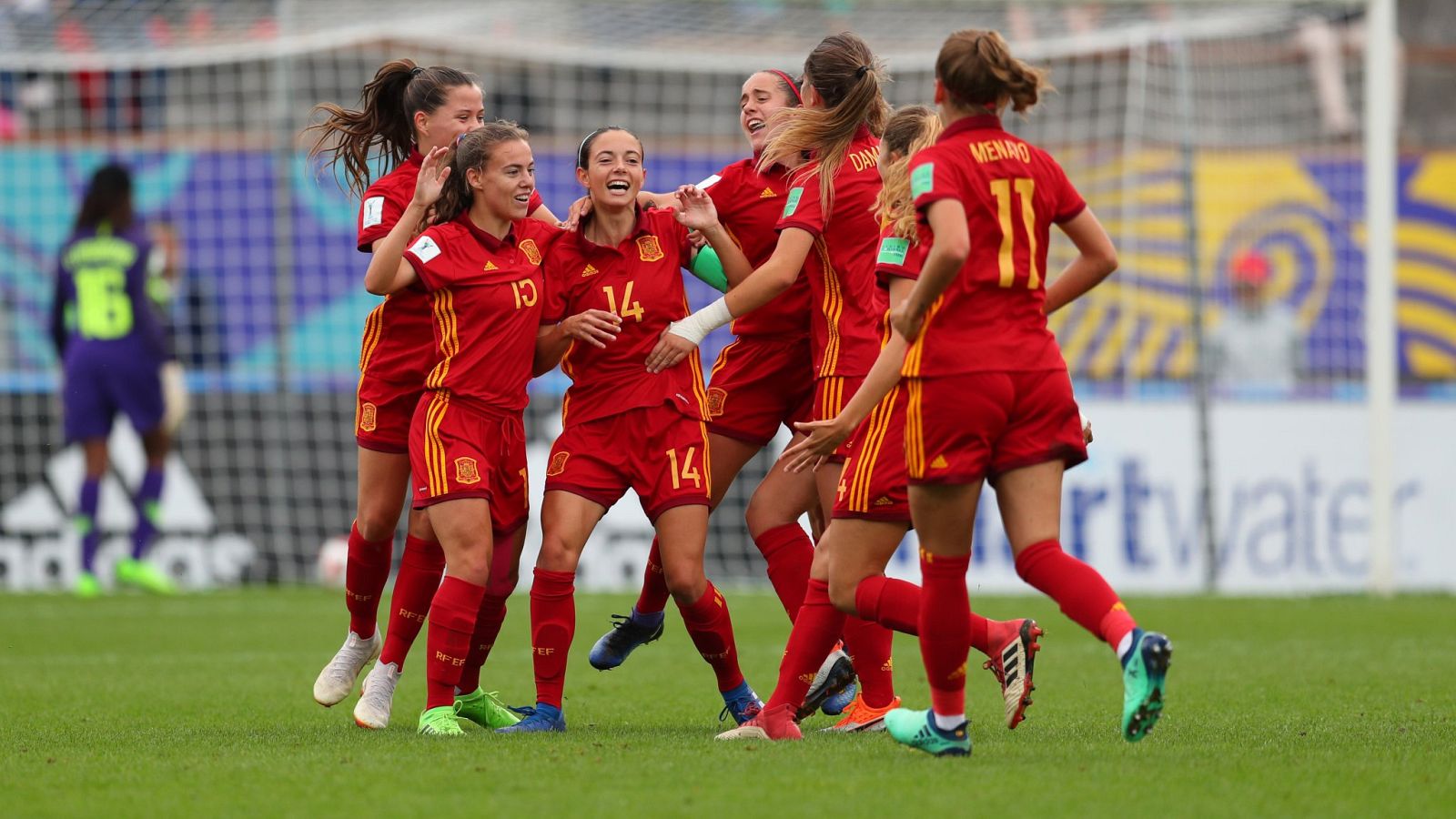 Las jugadoras de la selección española sub-20 celebran un gol ante Nigeria.