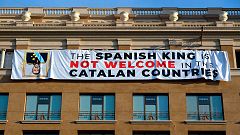 La Delegación del Gobierno pide información sobre la pancarta contra el rey colgada en Barcelona