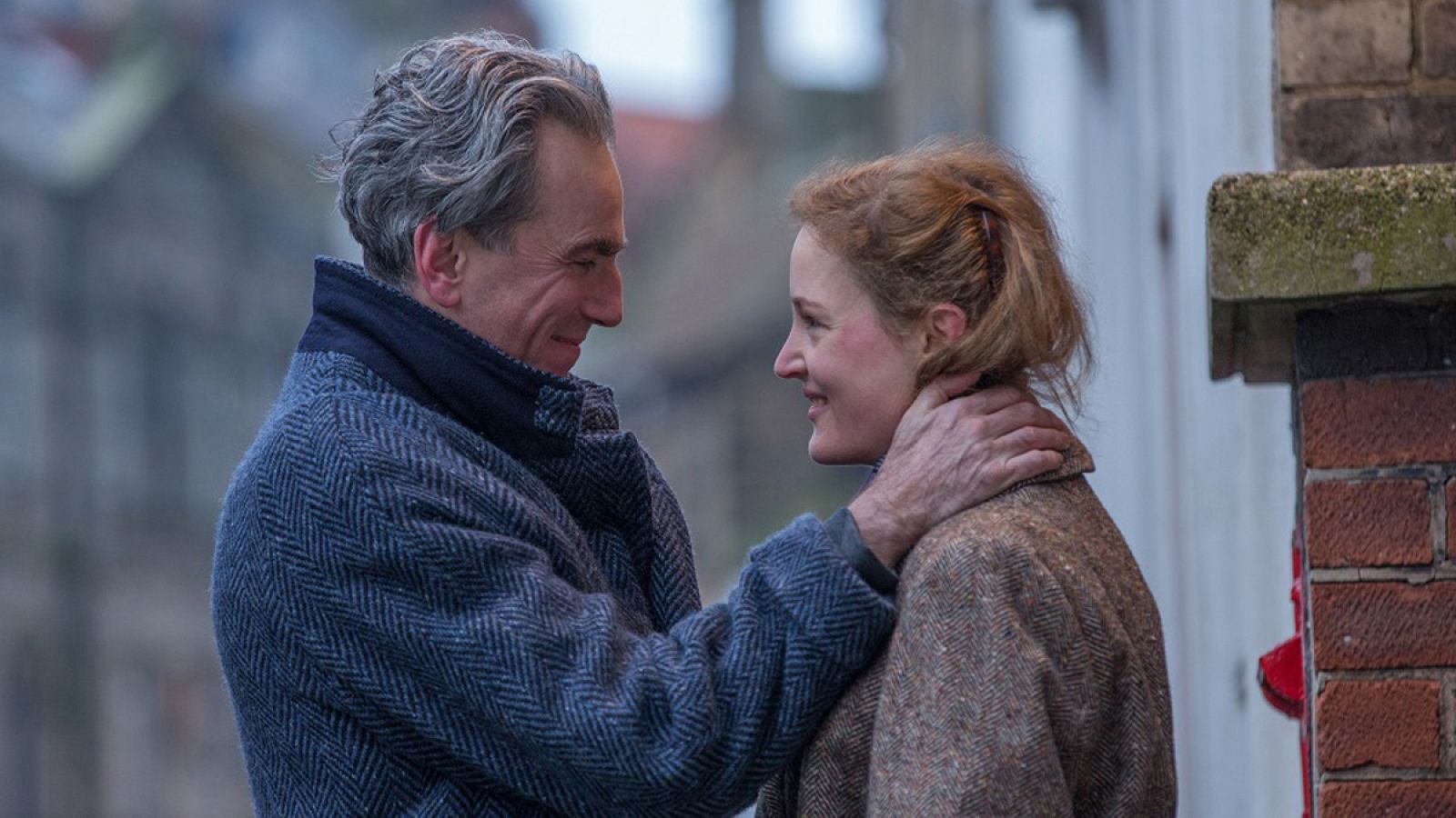 Daniel Day-Lewis y Vicky Krieps en 'El hilo invisible'.